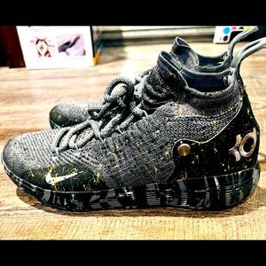 Mens Nike KD 11’s size 9 LIKE NEW black/gold splatter